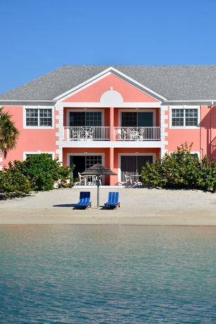 Imagen de los exteriores del Hotel Sandyport Beach Resort. Foto 12