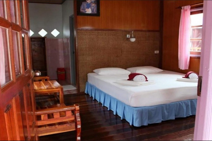 Imagen de la habitación del Hotel Sang Aroon Bungalow. Foto 12