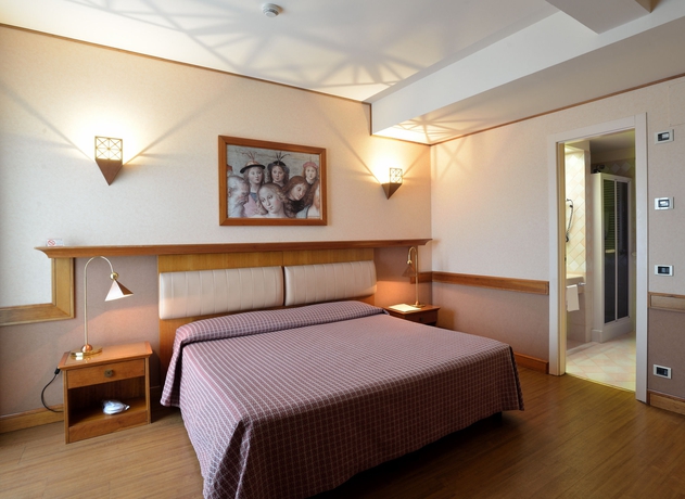 Imagen de la habitación del Hotel Sangallo Palace. Foto 8