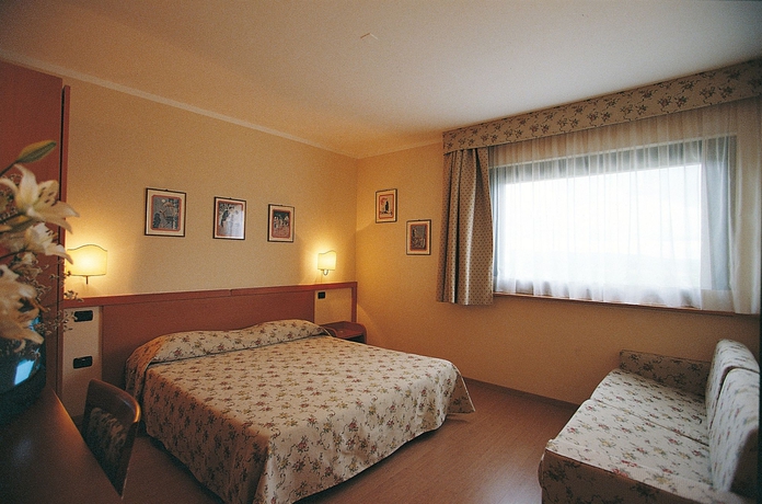 Imagen de la habitación del Hotel Sangallo Park. Foto 10