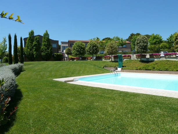 Imagen de la piscina del Hotel Sangallo Park. Foto 15