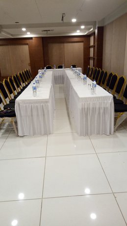 Imagen de los interiores del Hotel Sangat Regency. Foto 16