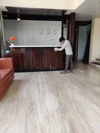 Imagen de los interiores del Hotel Sangat Regency. Foto 18
