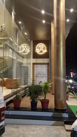 Imagen de los interiores del Hotel Sangat Regency. Foto 20