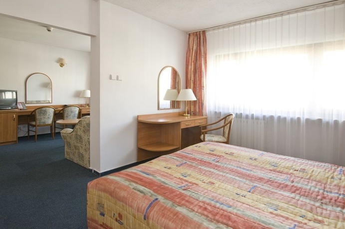Imagen de la habitación del Hotel Sangate Airport. Foto 2