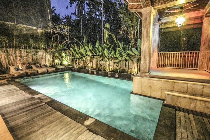 Imagen de la piscina del Hotel Sanggraloka Suite. Foto 18