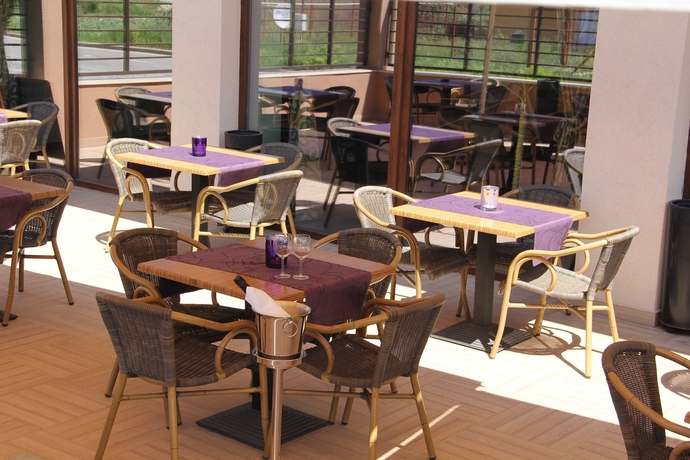 Imagen del bar/restaurante del Hotel Sangria Luxury Family. Foto 2