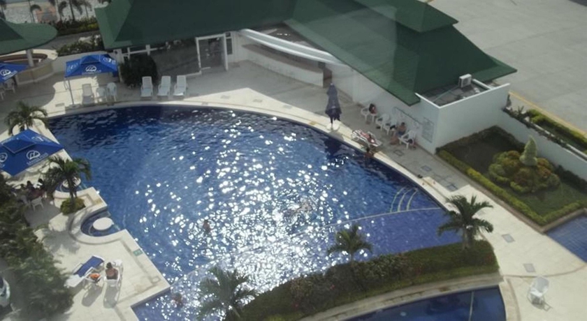 Imagen de la piscina del Hotel Sanha Plus. Foto 13