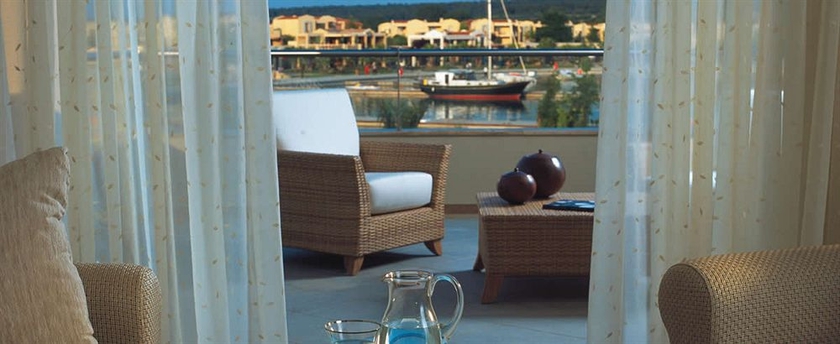 Imagen de los exteriores del Hotel Sani Asterias. Foto 10