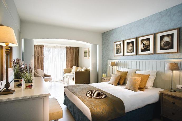 Imagen de la habitación del Hotel Sani Beach. Foto 16