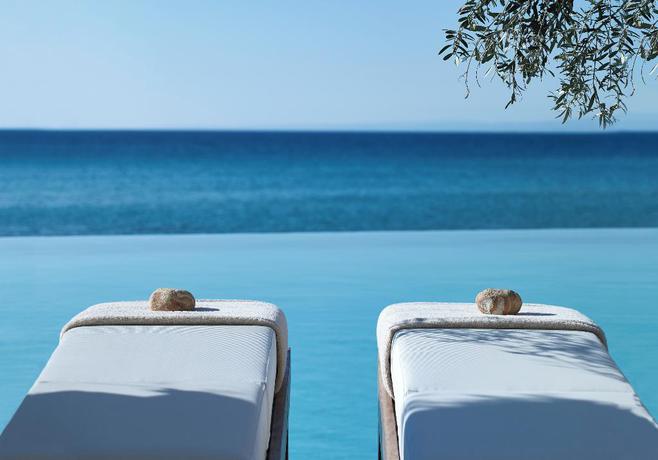 Imagen de la piscina del Hotel Sani Beach. Foto 19