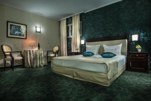 Imagen de la habitación del Hotel Sani. Foto 10