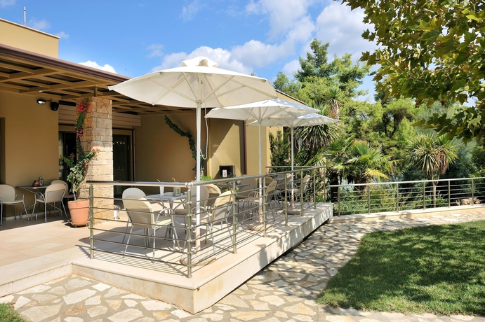 Imagen del bar/restaurante del Hotel Sani Polyastron and Spa. Foto 5