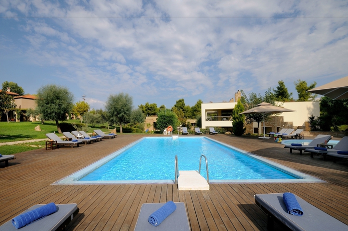 Imagen de la piscina del Hotel Sani Polyastron and Spa. Foto 15