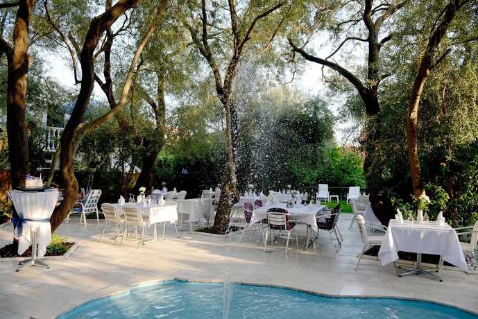 Imagen de la piscina del Hotel Sanja Former Oliva. Foto 10