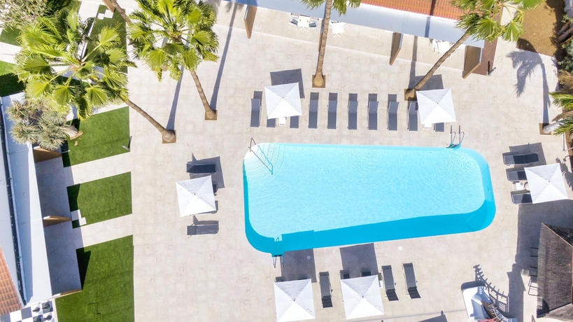 Imagen de la piscina del Hotel Sanom Beach Resort - Adults Only. Foto 19