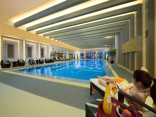 Imagen de la piscina del Hotel Sanqingshan New Century Resort. Foto 18