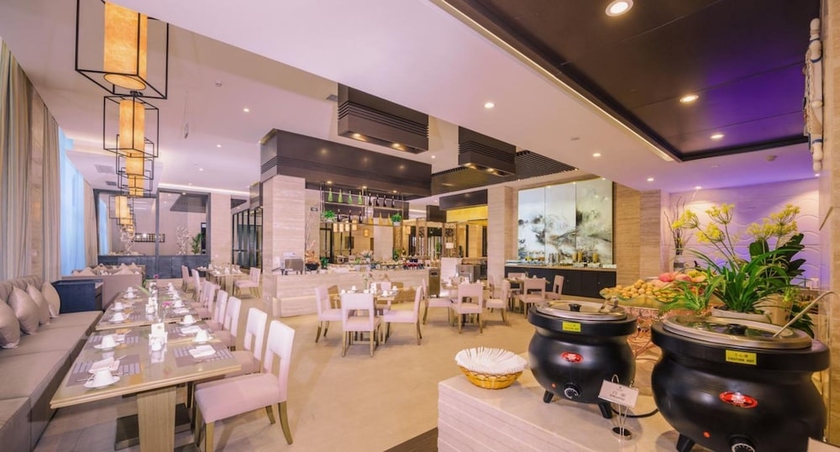 Imagen del bar/restaurante del Hotel Sanqingshan New Century Resort. Foto 3