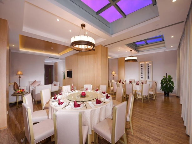 Imagen del bar/restaurante del Hotel Sanqingshan New Century Resort. Foto 4