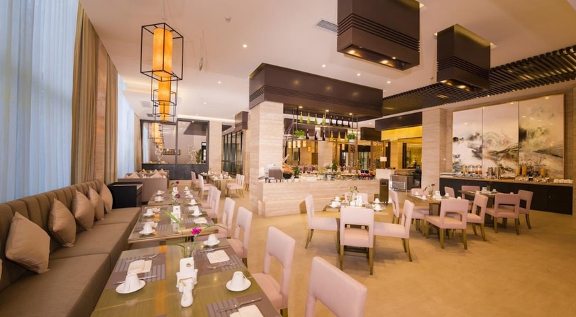 Imagen del bar/restaurante del Hotel Sanqingshan New Century Resort. Foto 5