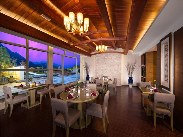 Imagen del bar/restaurante del Hotel Sanqingshan New Century Resort. Foto 6