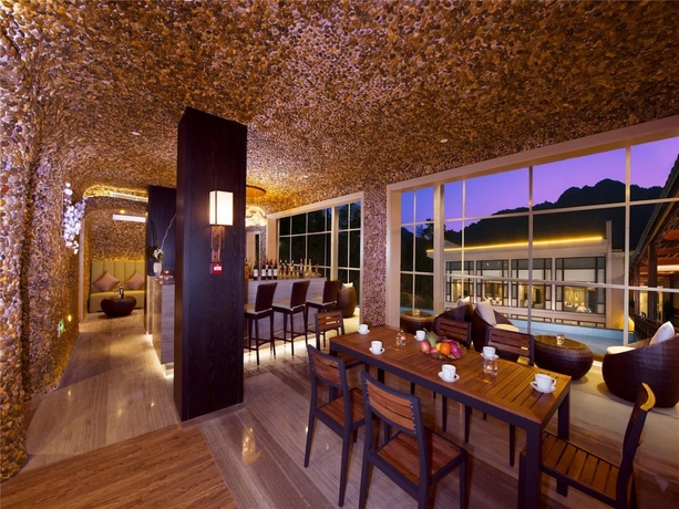 Imagen del bar/restaurante del Hotel Sanqingshan New Century Resort. Foto 7
