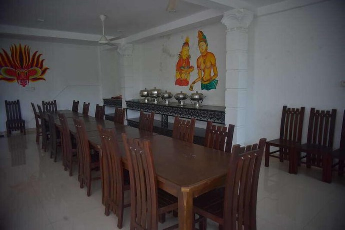 Imagen del bar/restaurante del Hotel Sanri Villa Katunayaka. Foto 2