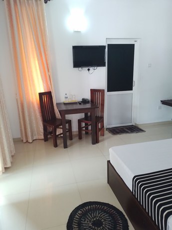 Imagen del bar/restaurante del Hotel Sanri Villa Katunayaka. Foto 3