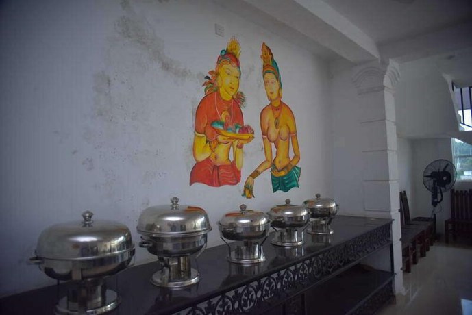 Imagen del bar/restaurante del Hotel Sanri Villa Katunayaka. Foto 6