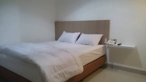 Imagen de la habitación del Hotel Sanrina. Foto 6
