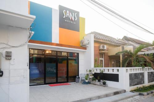 Imagen general del Hotel Sans City Park Medoho Semarang. Foto 17