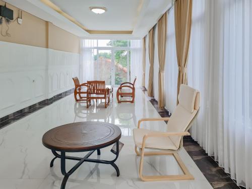 Imagen general del Hotel Sans Grand Sabaraya Cikampek. Foto 4