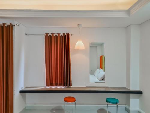 Imagen de la habitación del Hotel Sans Grand Sabaraya Cikampek. Foto 17