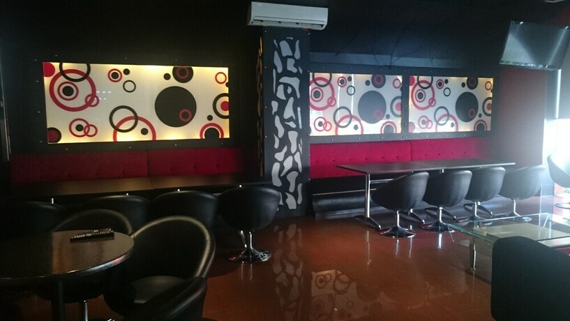 Imagen del bar/restaurante del Hotel Sans Hotel International Surabaya. Foto 3