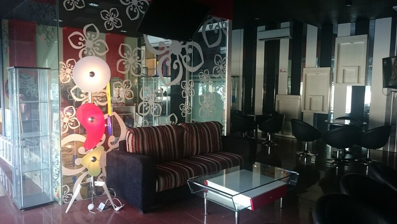 Imagen del bar/restaurante del Hotel Sans Hotel International Surabaya. Foto 4