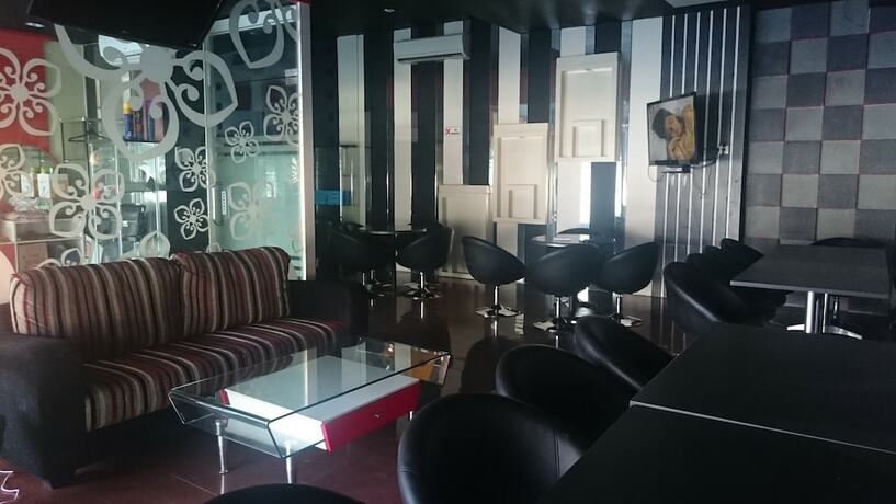 Imagen del bar/restaurante del Hotel Sans Hotel International Surabaya. Foto 5