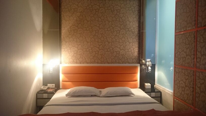 Imagen de la habitación del Hotel Sans Hotel International Surabaya. Foto 9