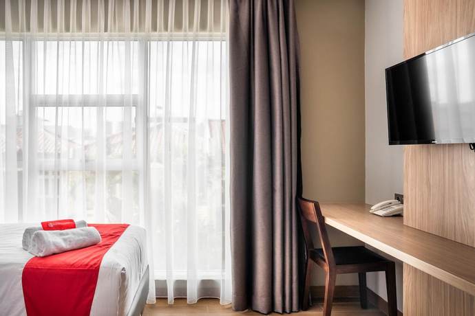 Imagen de la habitación del Hotel Sans Puri Indah Jakarta. Foto 2
