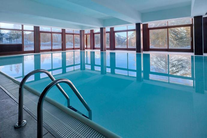 Imagen de la piscina del Hotel Sansicario Majestic. Foto 12