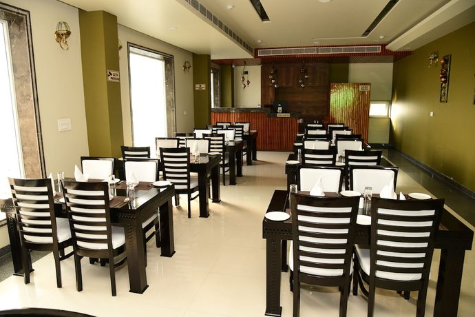 Imagen del bar/restaurante del Hotel Sanskar. Foto 2