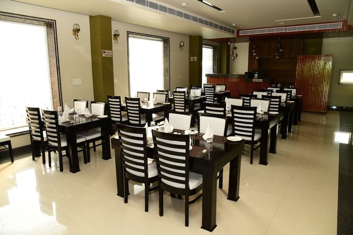 Imagen del bar/restaurante del Hotel Sanskar. Foto 3