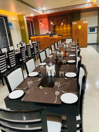 Imagen del bar/restaurante del Hotel Sanskar. Foto 4