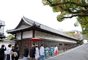 Imagen de los exteriores del Hotel Sansuien. Foto 10