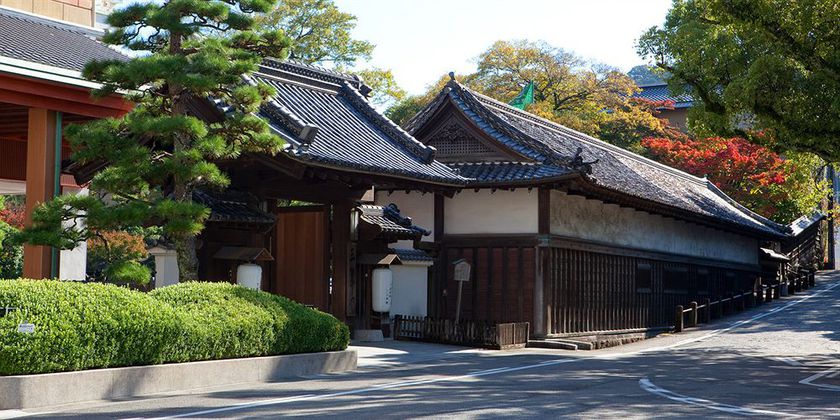 Imagen de los exteriores del Hotel Sansuien. Foto 11