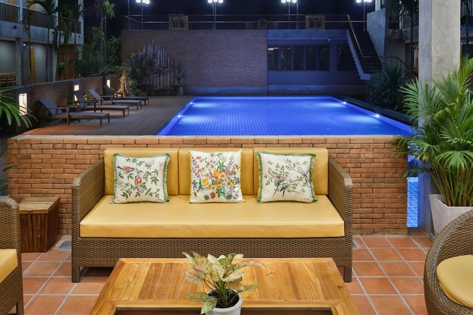 Imagen de la piscina del Hotel Sansuntree. Foto 18