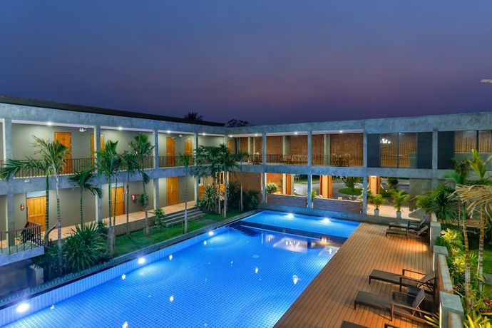 Imagen de la piscina del Hotel Sansuntree. Foto 19