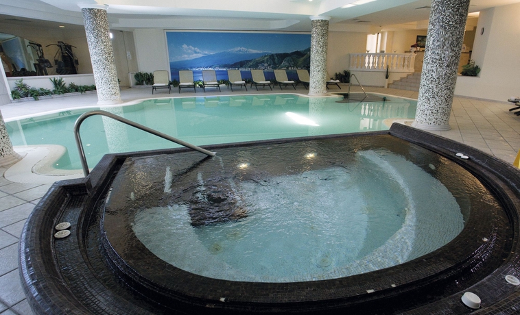 Imagen de la piscina del Hotel Sant Alphio Garden and Spa. Foto 14