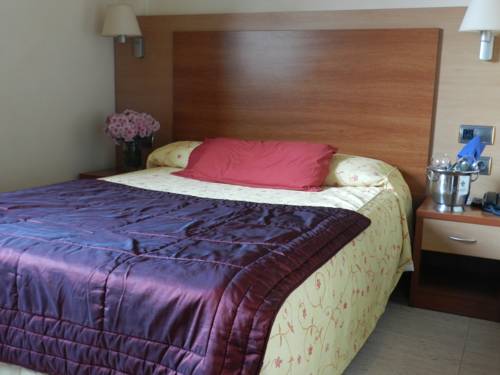 Imagen de la habitación del Hotel Sant Celoni. Foto 6