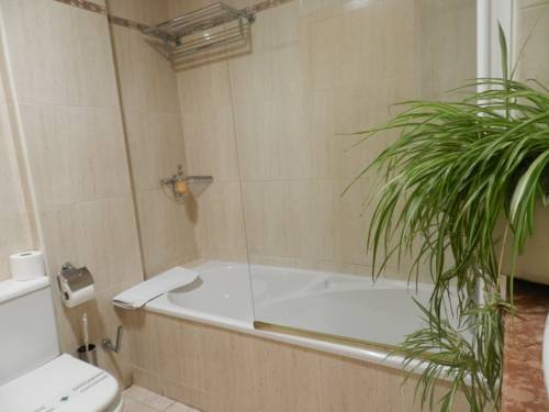 Imagen de la habitación del Hotel Sant Celoni. Foto 7