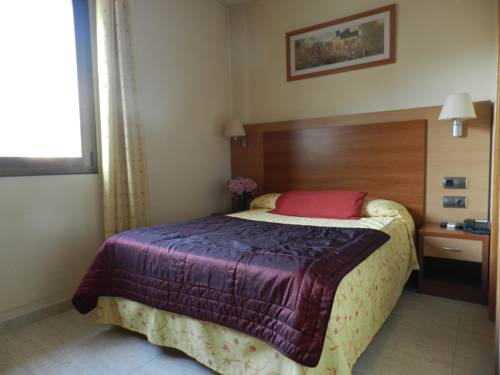 Imagen de la habitación del Hotel Sant Celoni. Foto 11